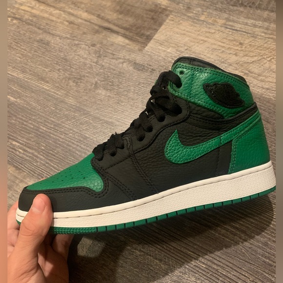 Air Jordan 1 Retro High OG GS 'Pine Green size 6 - Picture 1 of 7